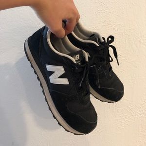 Black new balance tennies